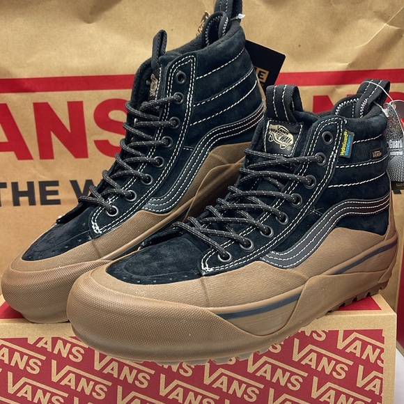 Vans Men’s Sk8-Hi Dip Mte-2
Black/Gum
VN0009QKB9M
Boots Cold Weather Sneakers - Picture 6 of 16